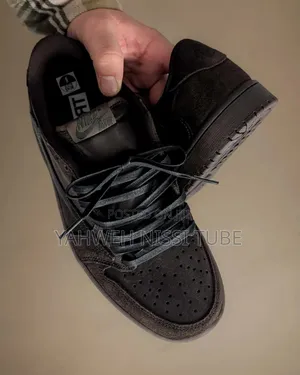 Air Jordan 1 Low X Travis Scott "Velvet Brown"