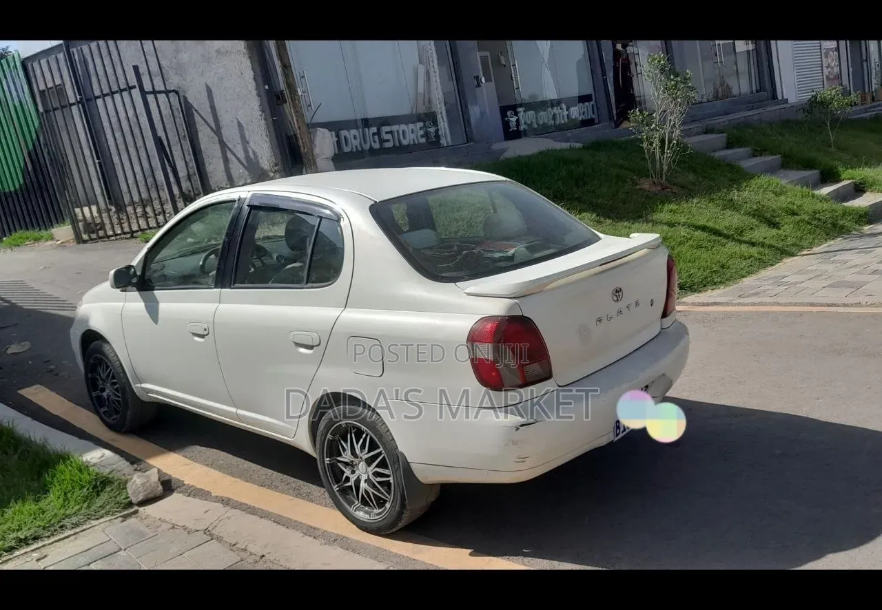 Toyota Platz 2002 White