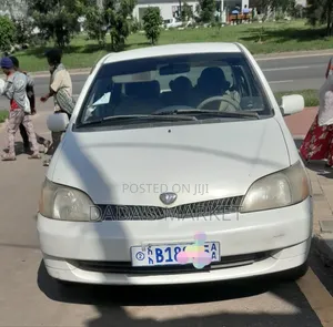 Toyota Platz 2002 White