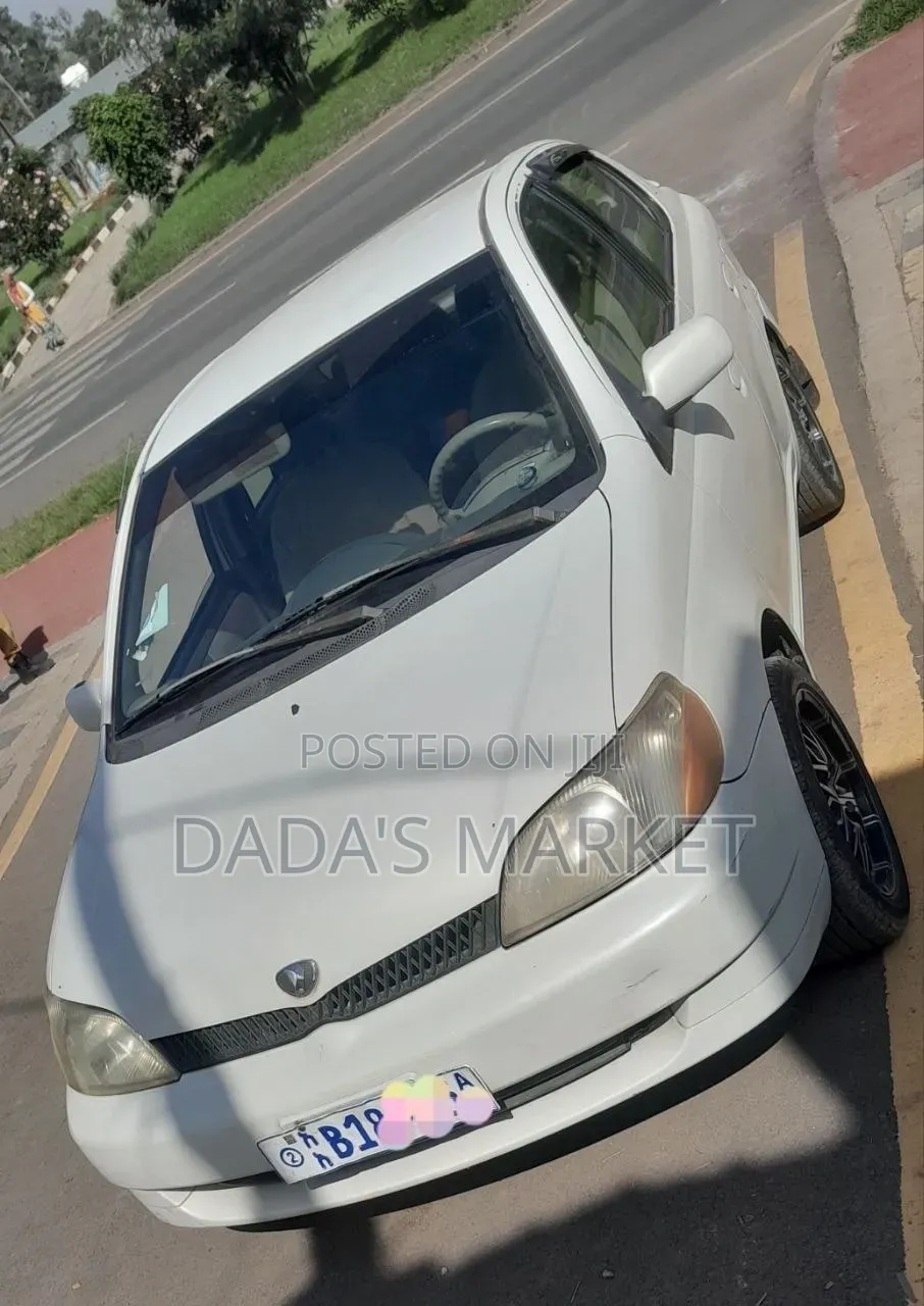Toyota Platz 2002 White