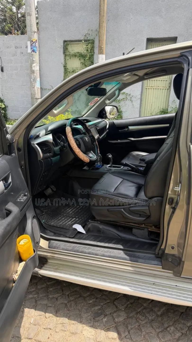 Toyota Hilux 2021 Teal