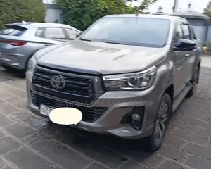 Toyota Hilux 2020 Gold