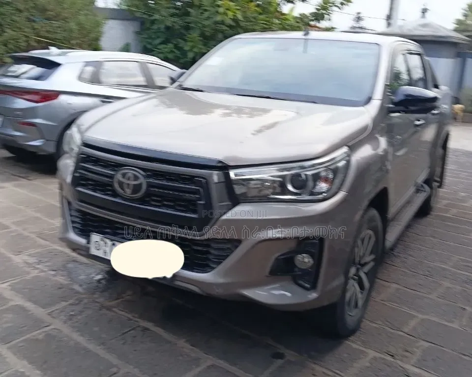 Toyota Hilux 2020 Gold