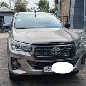 Toyota Hilux 2020 Gold