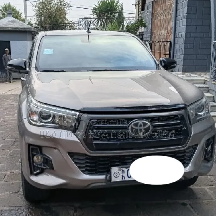 Toyota Hilux 2020 Gold