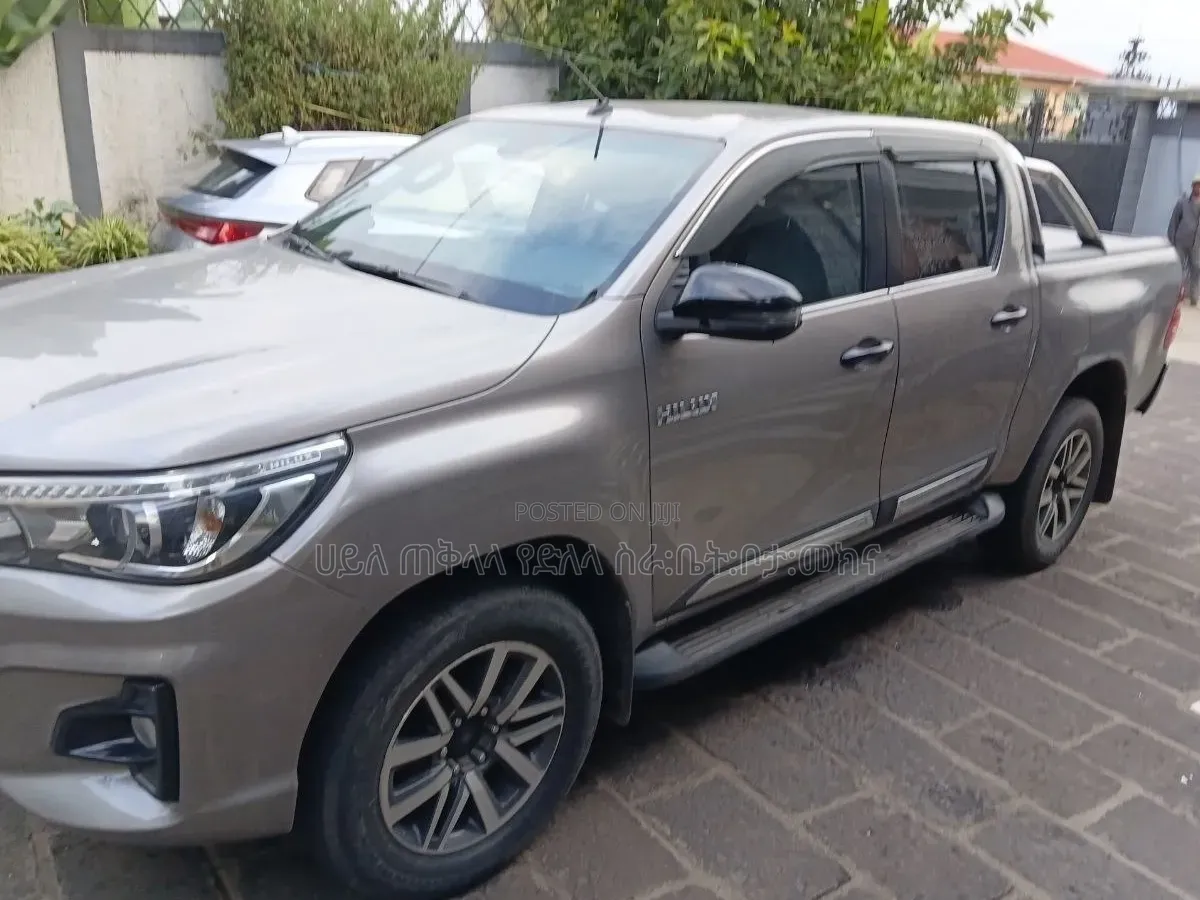 Toyota Hilux 2020 Gold