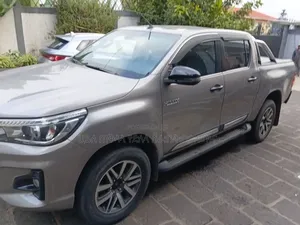 Toyota Hilux 2020 Gold