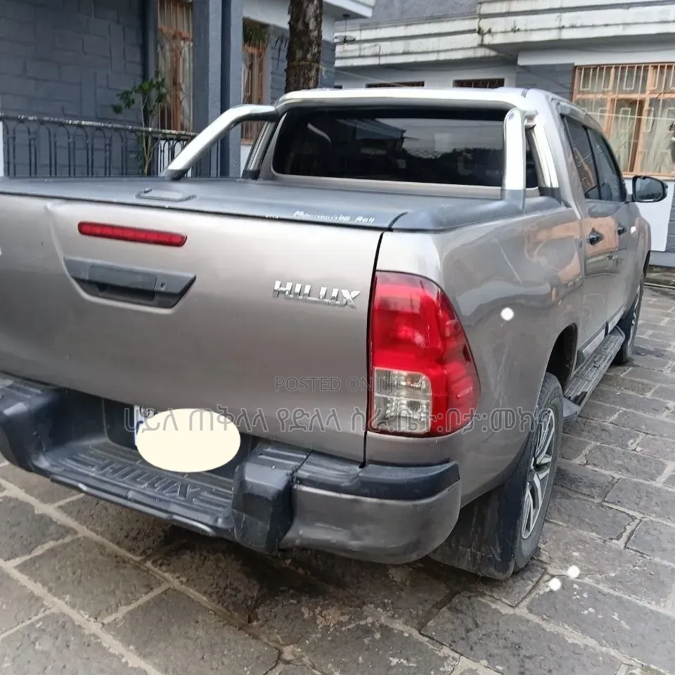 Toyota Hilux 2020 Gold