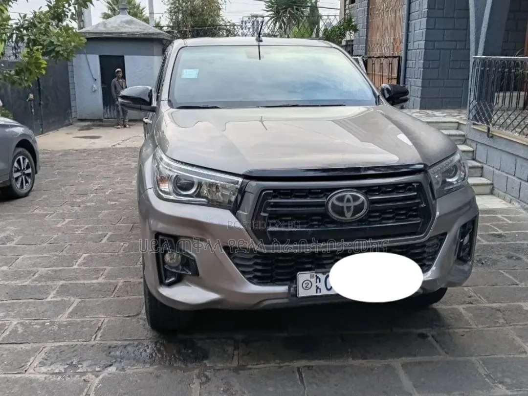 Toyota Hilux 2020 Gold