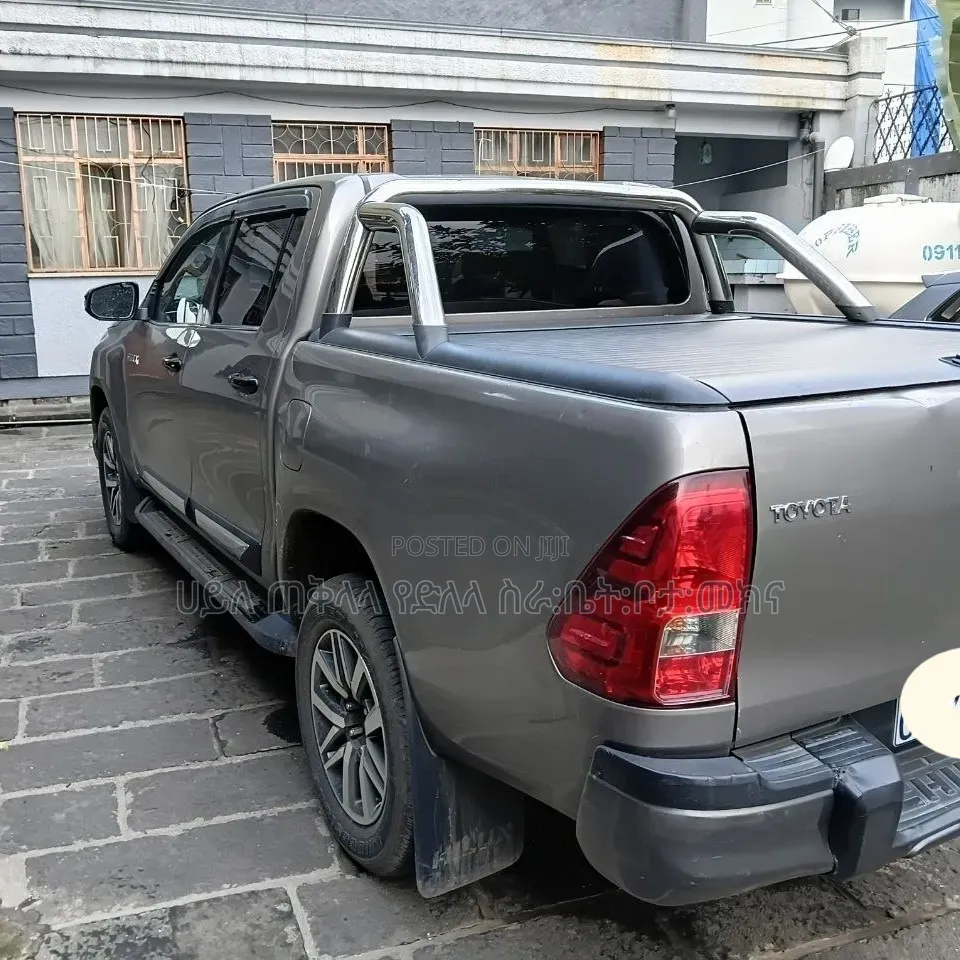 Toyota Hilux 2020 Gold