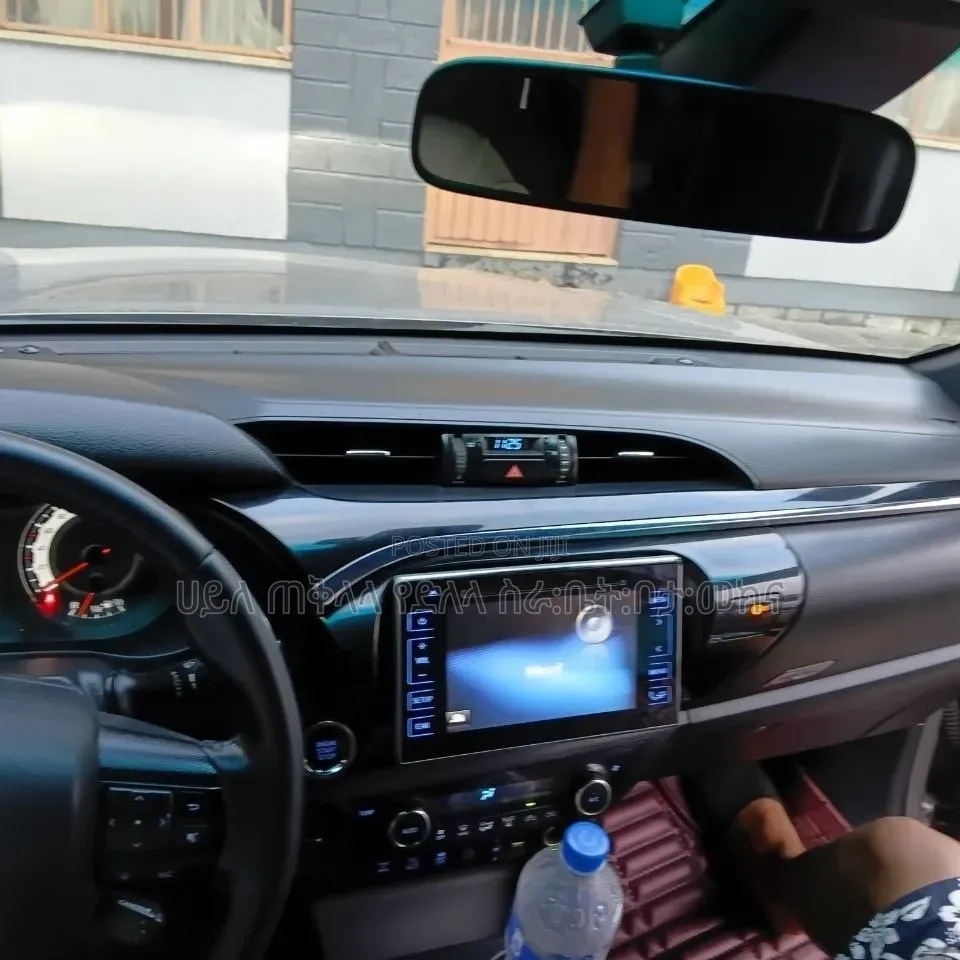 Toyota Hilux 2020 Gold