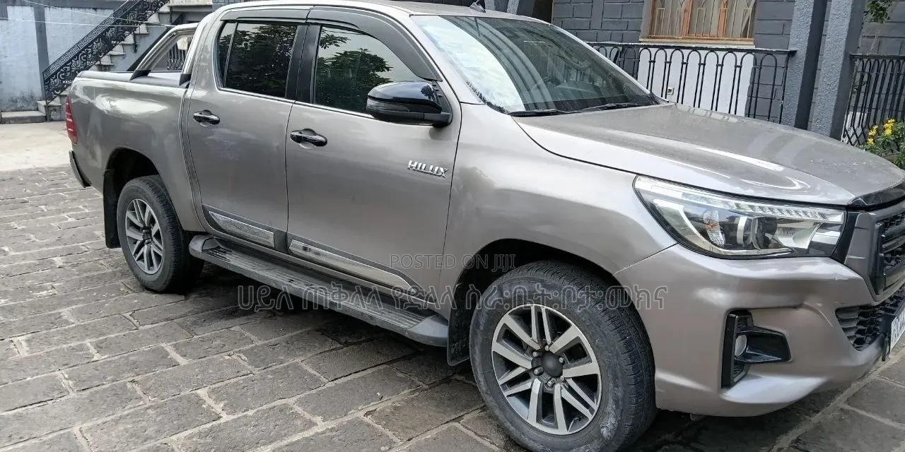 Toyota Hilux 2020 Gold