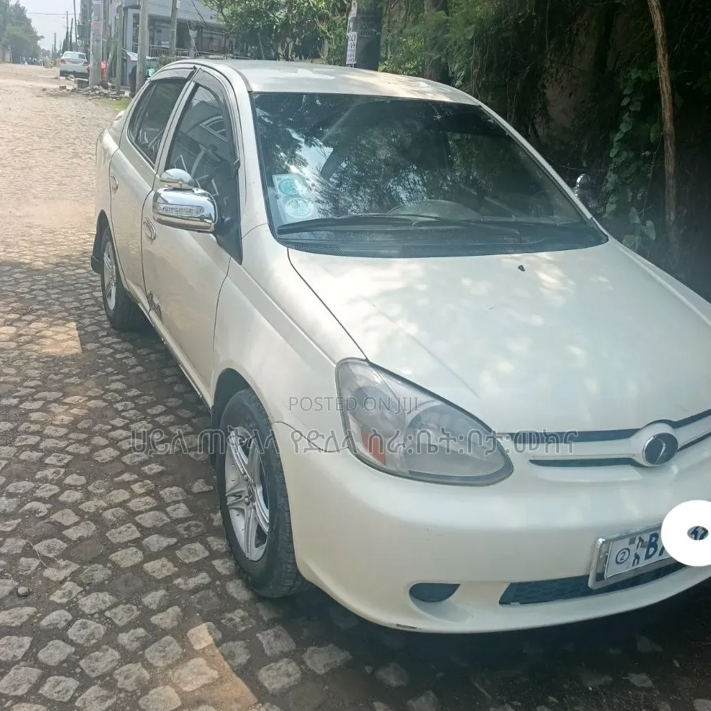 Toyota Platz 2005 Off white