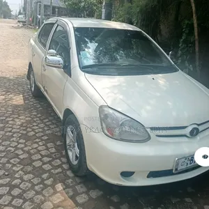 Toyota Platz 2005 Off white