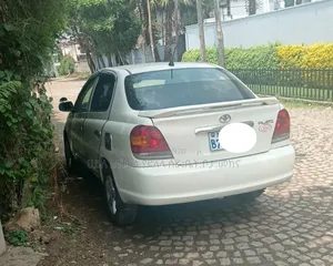 Toyota Platz 2005 Off white