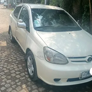 Toyota Platz 2005 Off white