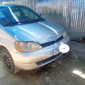 Toyota Platz 2002 Silver