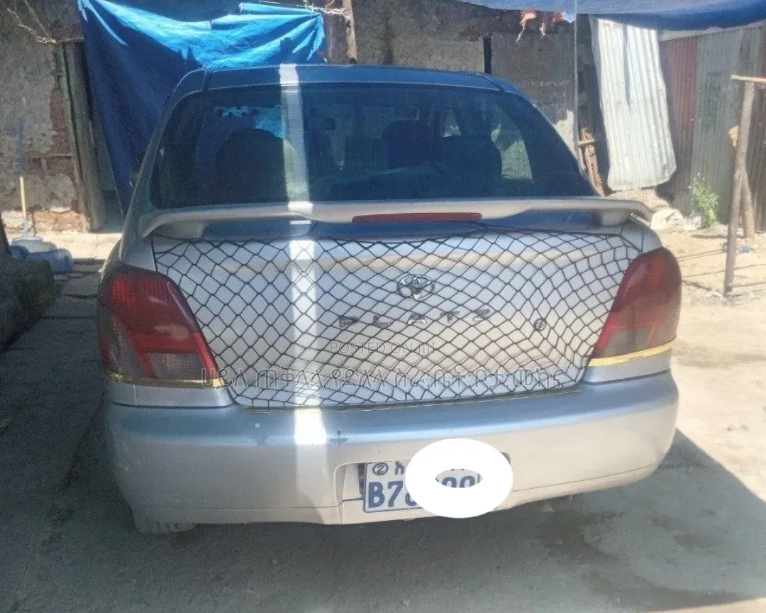Toyota Platz 2002 Silver