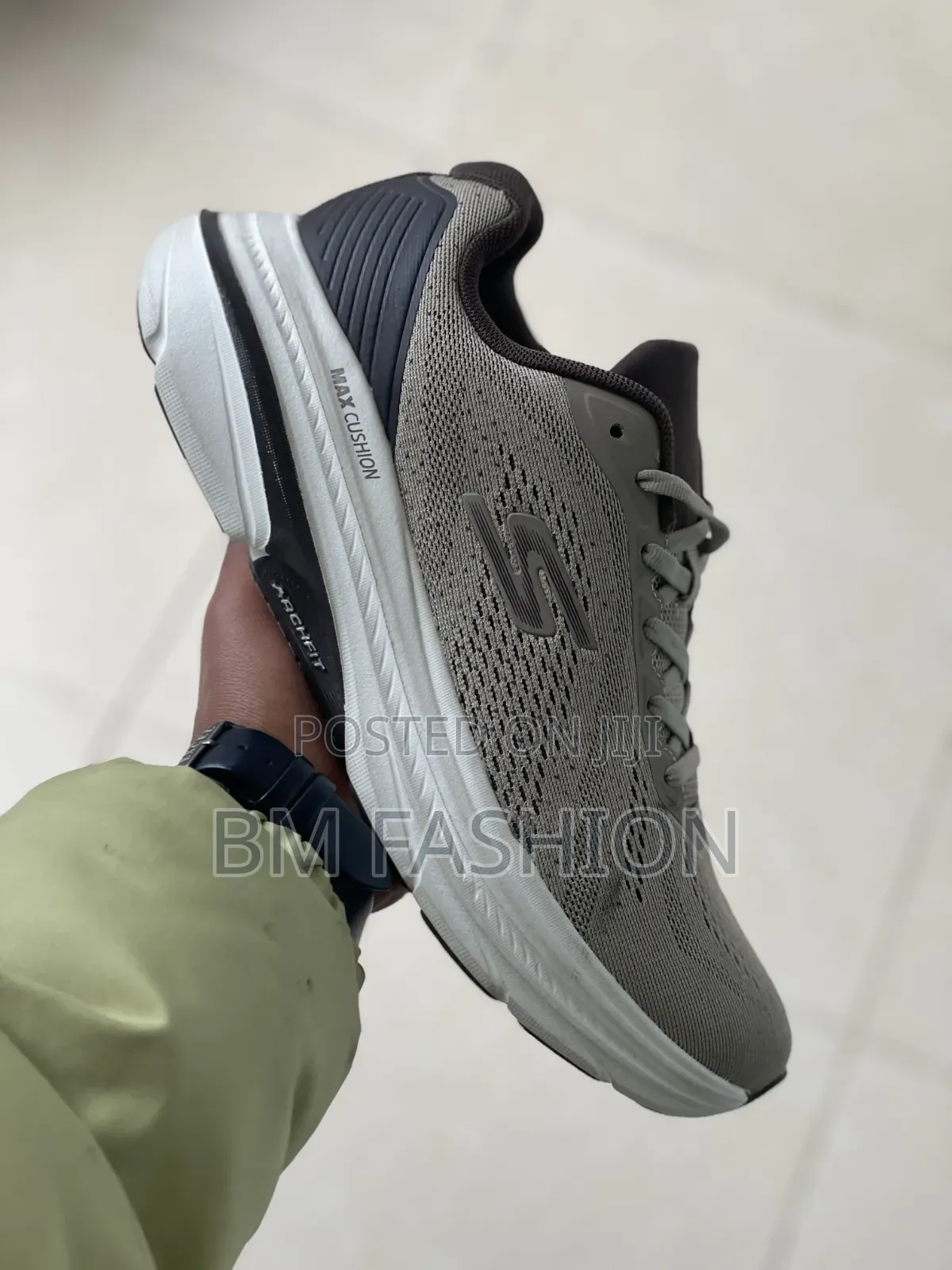 Skechers Max Cushion: Work Friendly