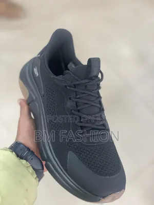 Full Black Skechers Sneakers