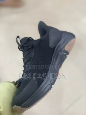 Full Black Skechers Sneakers