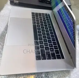 New Laptop Apple MacBook Pro 2018 16GB Intel Core i7 SSD 256GB