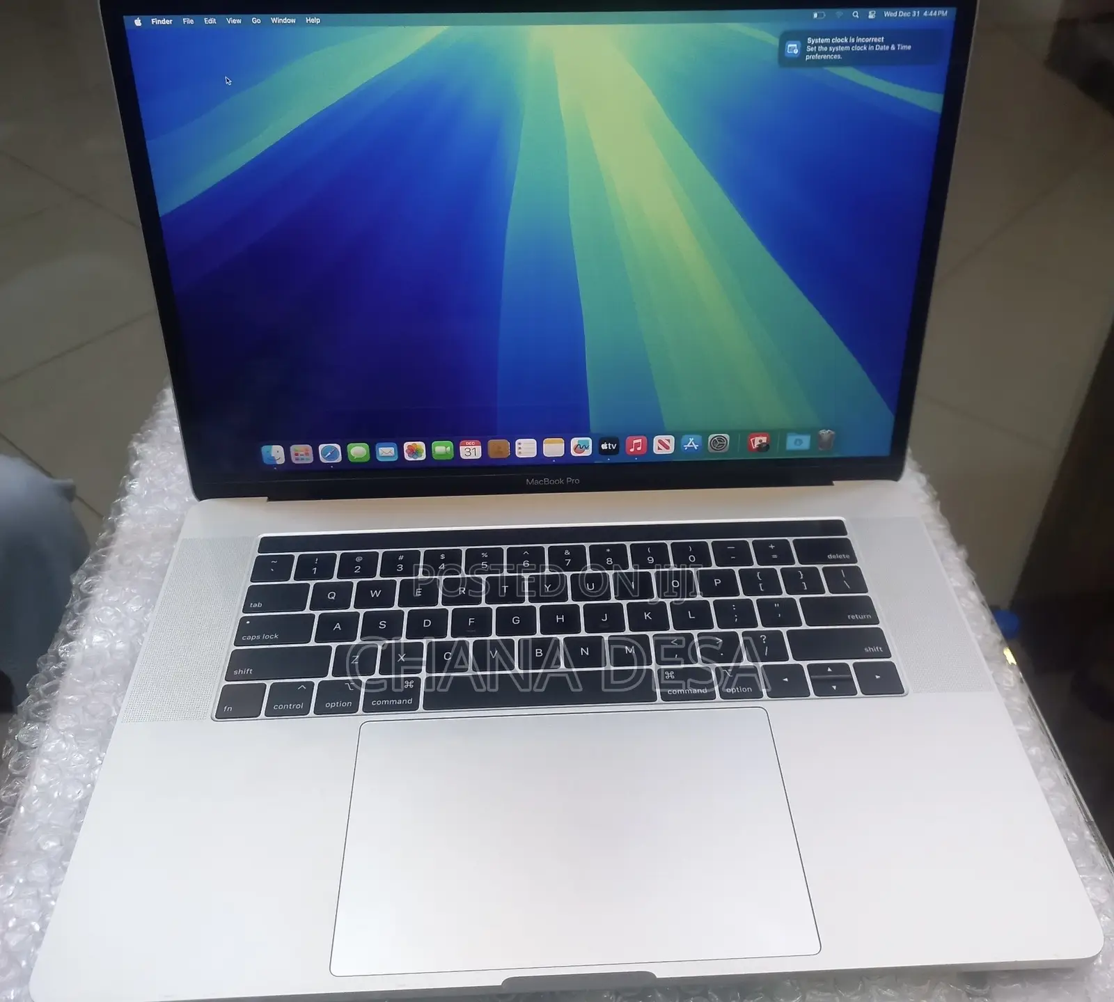 New Laptop Apple MacBook Pro 2018 16GB Intel Core i7 SSD 256GB