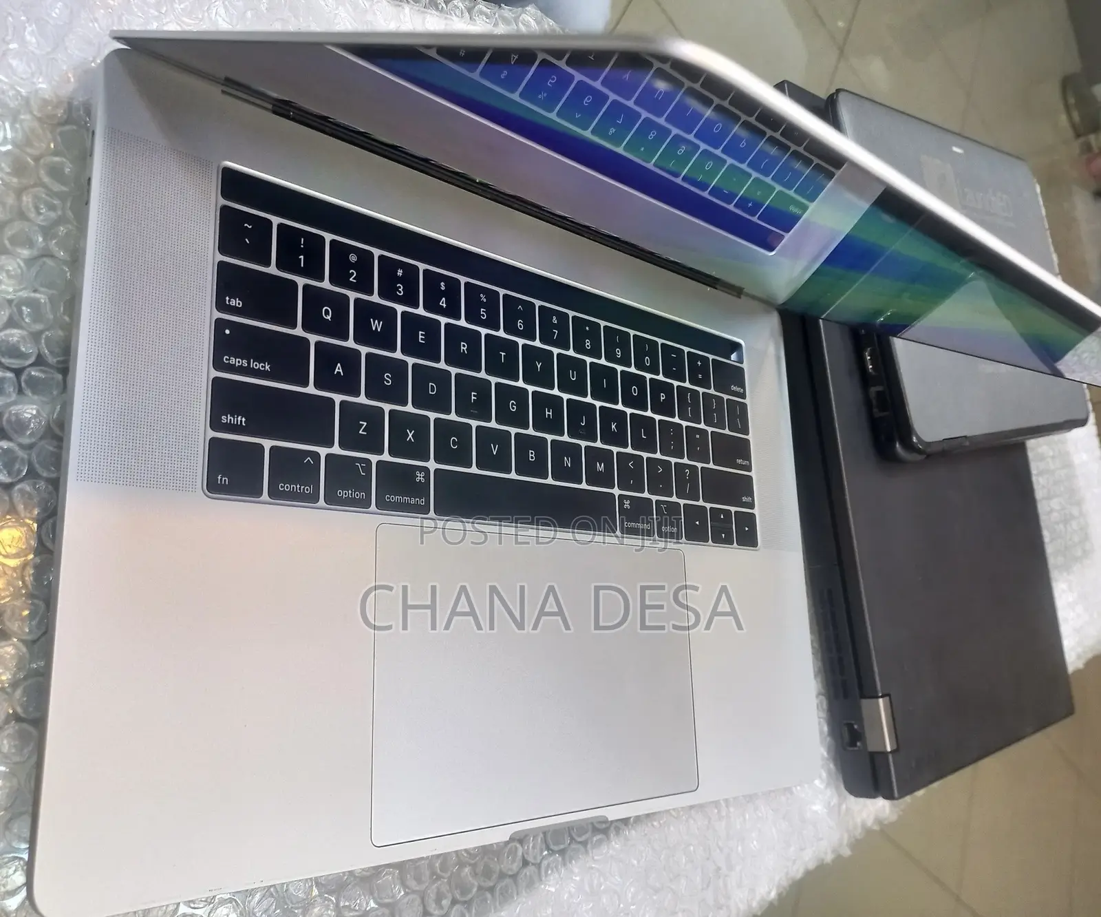 New Laptop Apple MacBook Pro 2018 16GB Intel Core i7 SSD 256GB