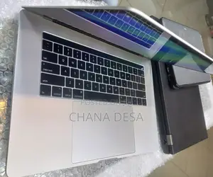 New Laptop Apple MacBook Pro 2018 16GB Intel Core i7 SSD 256GB