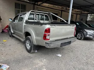 Toyota Hilux 2.5 D-4D 4X4 SRX 2010
