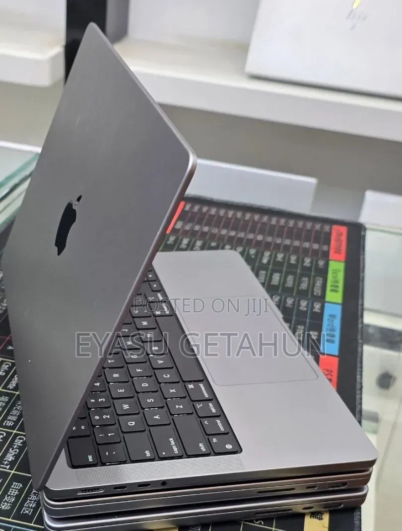 New Laptop Apple MacBook Pro 2021 M1 32GB Apple M1 Pro SSD 512GB