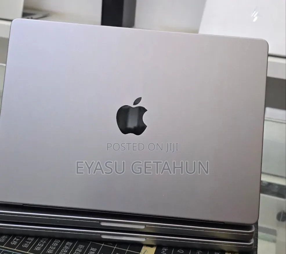 New Laptop Apple MacBook Pro 2021 M1 32GB Apple M1 Pro SSD 512GB