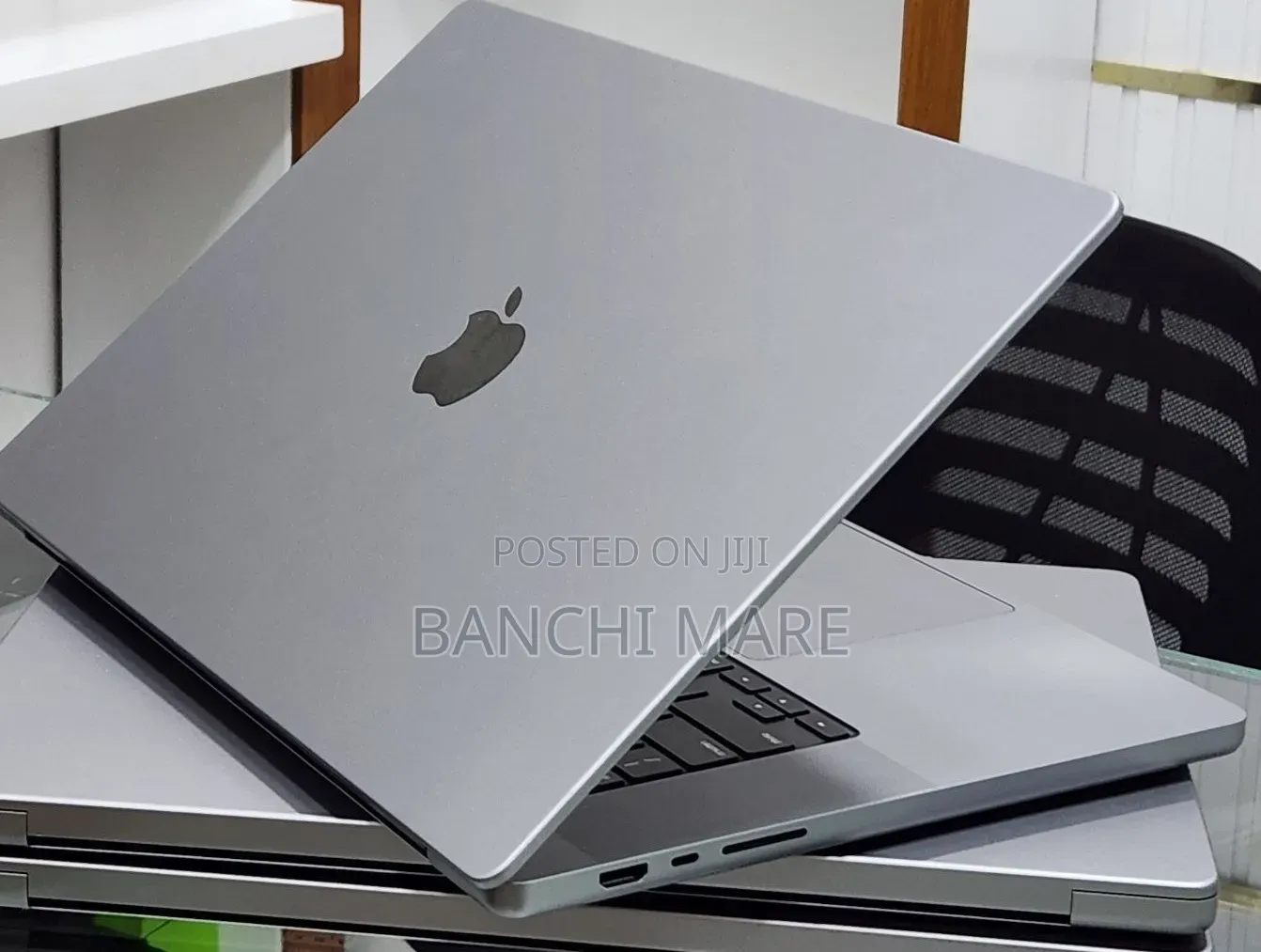 New Laptop Apple MacBook Pro 2021 M1 32GB Apple M1 Pro SSD 512GB