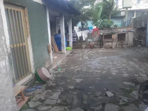 3bdrm House in የድሮ ቪላ ቤት, Bole for sale