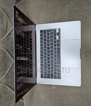 New Laptop Apple MacBook Air 2024 M3 8GB Apple M3 SSD 512GB