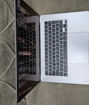 New Laptop Apple MacBook Air 2024 M3 8GB Apple M3 SSD 512GB