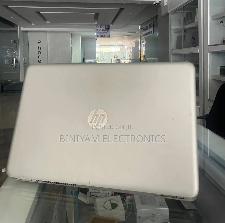 New Laptop HP Pavilion 15 8GB Intel Core i5 HDD 1T