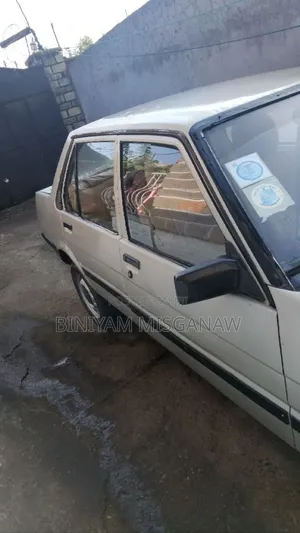 Toyota Corolla 1986 Gold