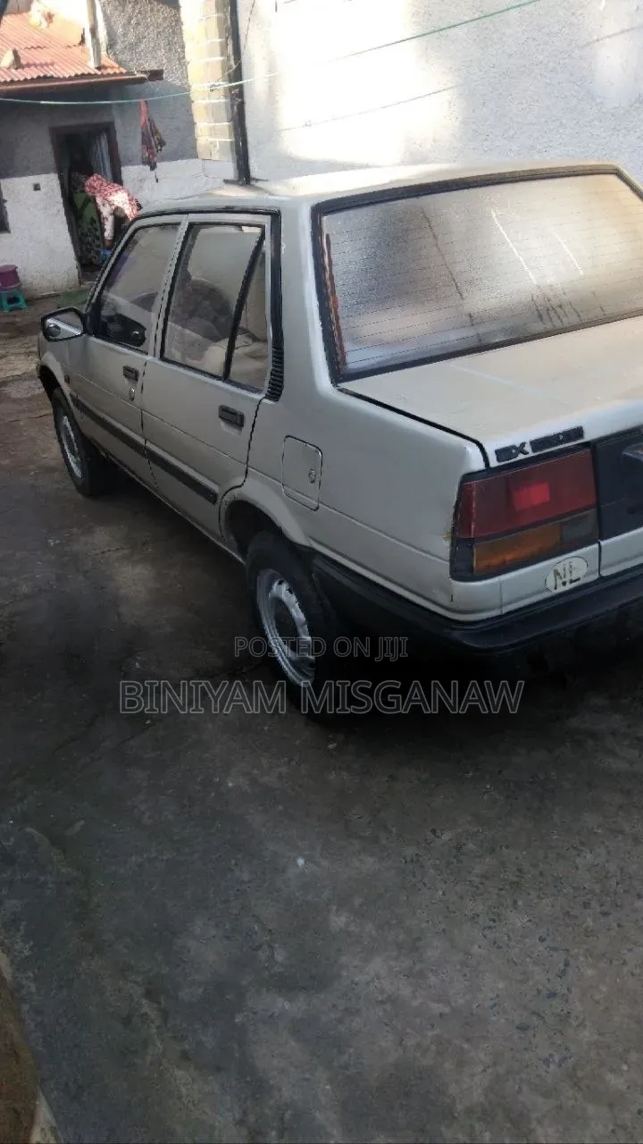 Toyota Corolla 1986 Gold