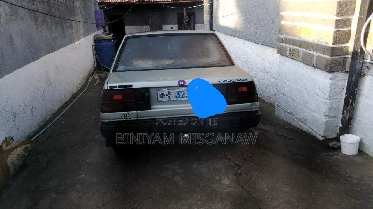 Toyota Corolla 1986 Gold