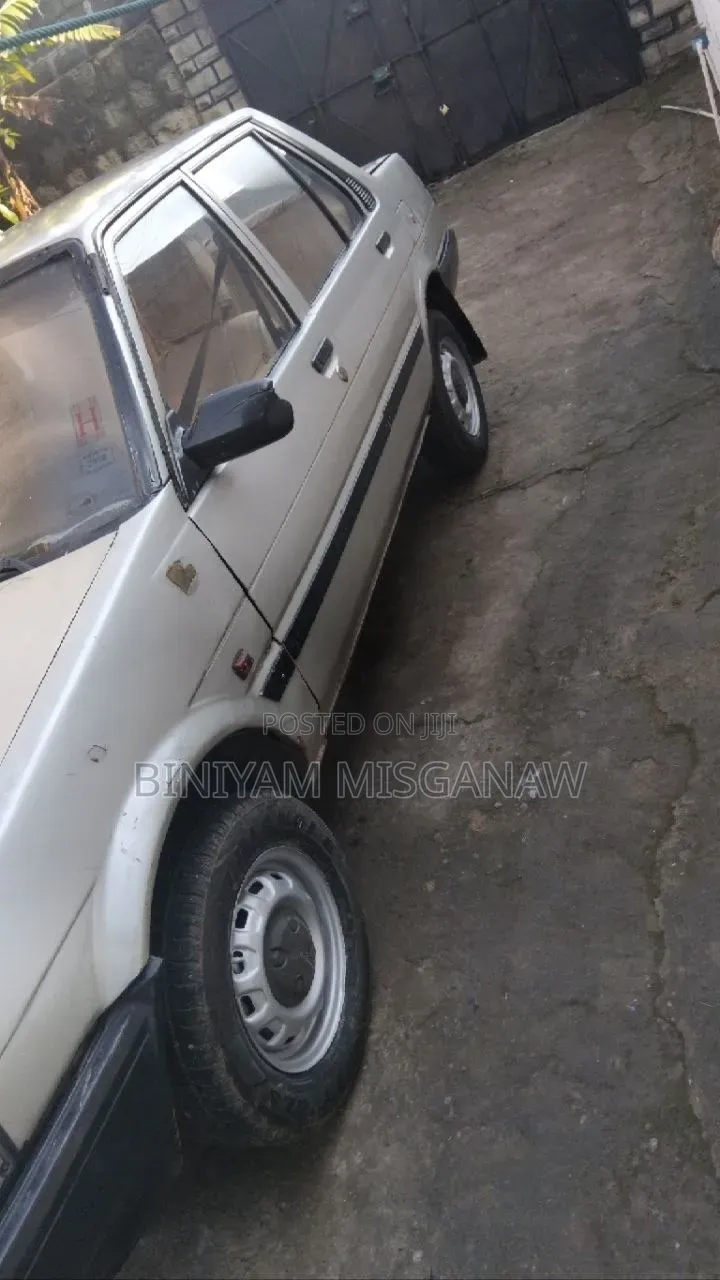 Toyota Corolla 1986 Gold