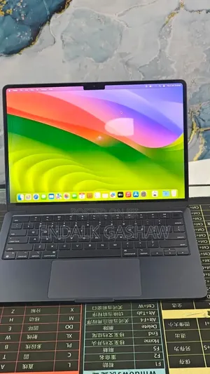 New Laptop Apple MacBook Air 2022 M2 8GB Apple M2 SSD 512GB