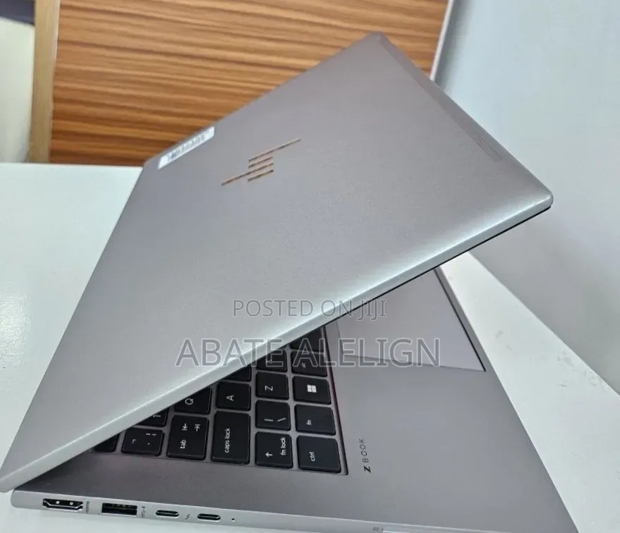 New Laptop HP ZBook Firefly 14 G10 16GB Intel Core i7 SSD 512GB