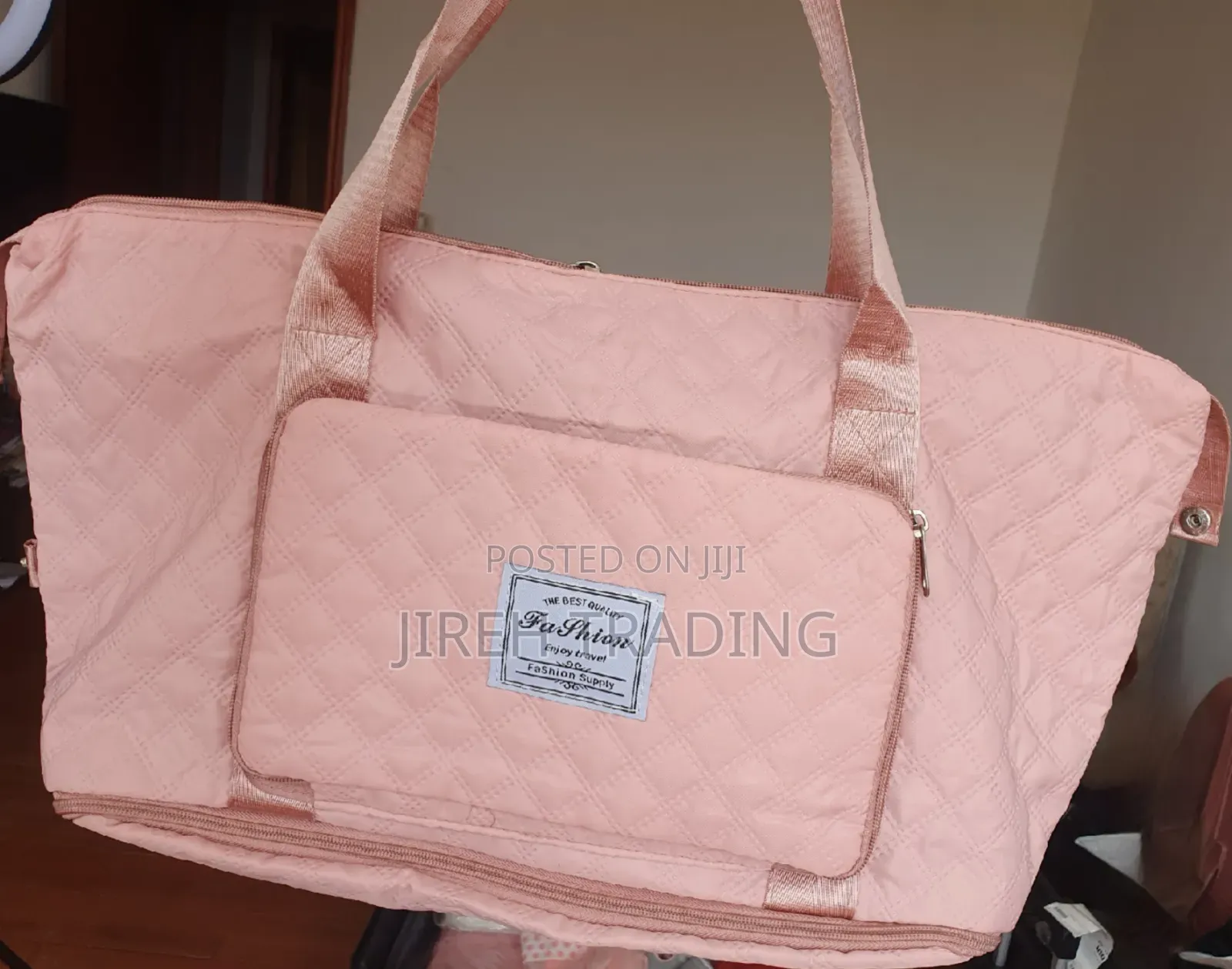 Pink Quilted Travel Bag – Fashion Practica ሮዝ ሐመልማል (የተሰፋ) የጉዞ ቦርሳ