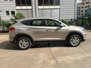Hyundai Tucson 2018 Gold