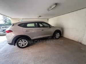 Hyundai Tucson 2018 Gold