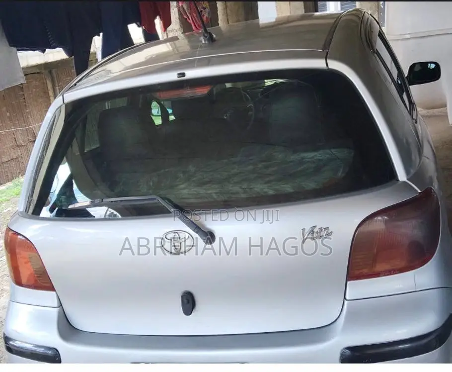 Toyota Vitz 2004 Silver