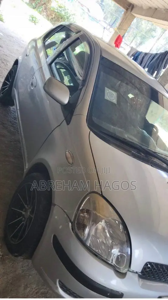 Toyota Vitz 2004 Silver