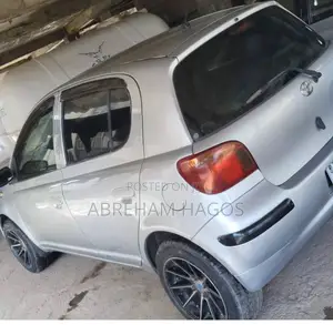 Toyota Vitz 2004 Silver