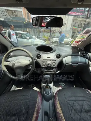 Toyota Vitz 2004 Silver